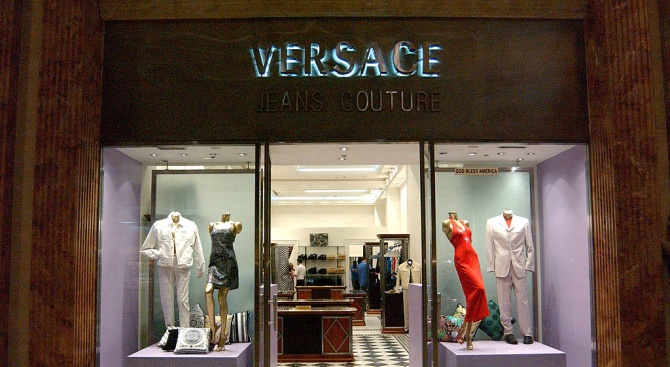 Италианската модна къща "Версаче" предизвика дипломатически скандал, предаде Нова Телевизия.