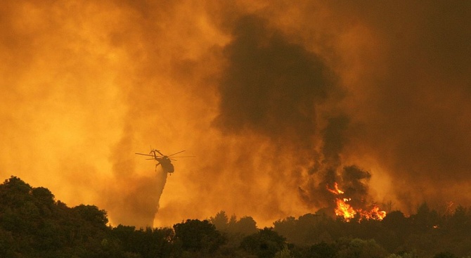 Гърция поиска помощ от Европейския съюз за гасенето на пожара