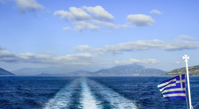 По последна информация фериботът „Андрос Джет“ тръгва от гръцкия остров