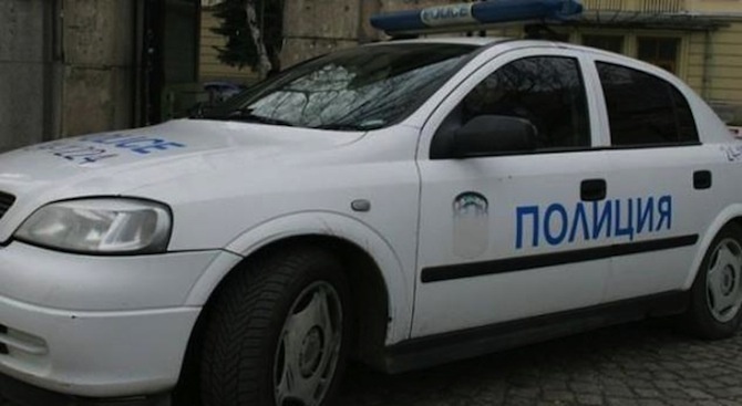 Сливенската полиция издирва 21-годишен мъж във връзка със серия кражби