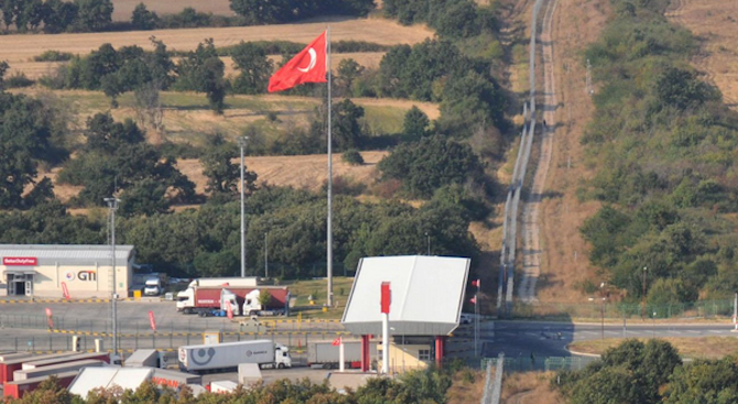 Опашки и напрежение по границата с Турция. Гастарбайтерите, които за