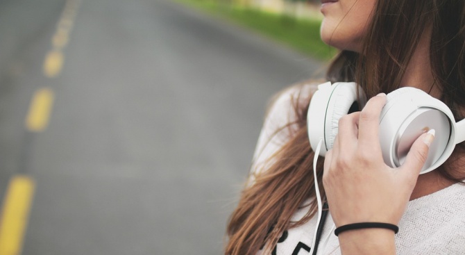 43% от българите слушат музика всеки ден, а 27% няколко