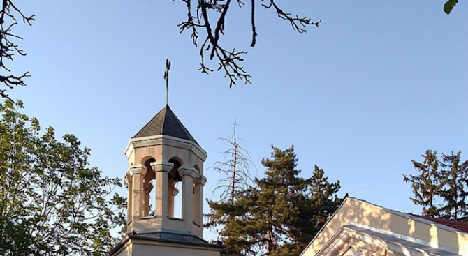 Арменската църква „Света Богородица“ в Шумен отбелязва днес храмовия си