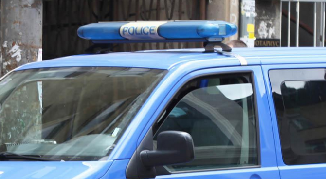 21-годишен криминално проявен остави таксиметров шофьор без мобилен телефон. Младежът