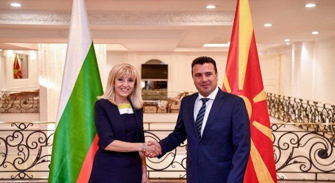 Министърът на регионалното развитие и благоустройство Петя Аврамова и министърът
