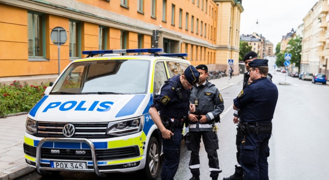Датската полиция заяви, че шведските им колеги са арестували още