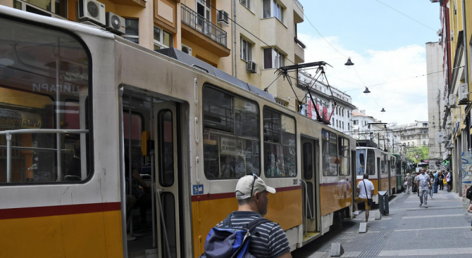 20-годишен младеж спря трамвай в изключително опасна ситуация. Мотрисата, движеща