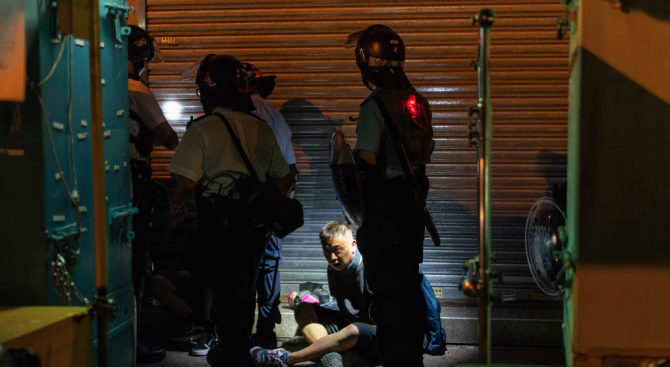 Още двама продемократични парламентаристи са арестувани днес в Хонконг, съобщи