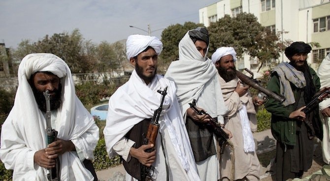 Талибани нападнаха тази нощ северния афганистански град Кундуз, въпреки че