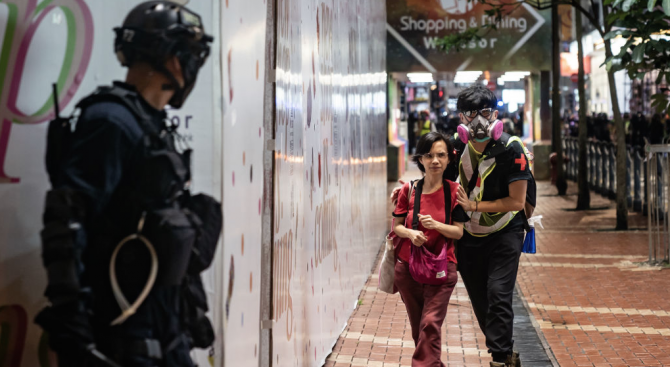 Протестиращите в Хонконг планира днес да прекъснат пътищата към международното