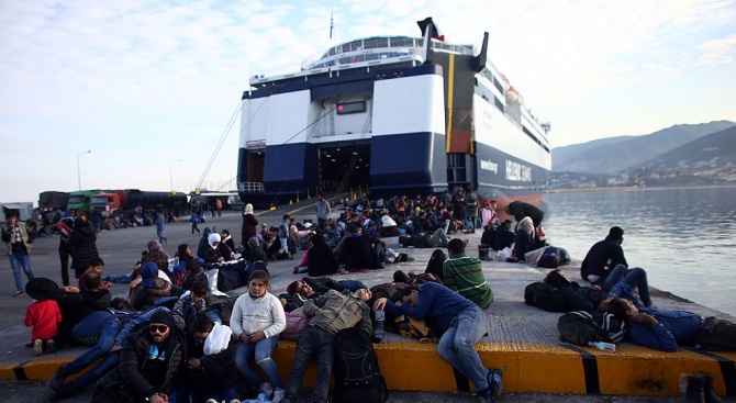 Хуманитарният кораб "Маре Йонио", нает от италианското ляво сдружение "Медитеранеа",