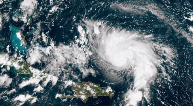 Ураганът Дориан отслабна до втора категория по петстепенната скала на