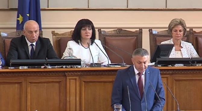 Председателят на ДПС Мустафа Карадайъ направи също изявление от парламентарната