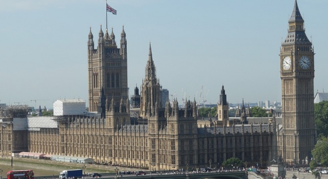 Британският парламент прие на второ четене законопроект, с който правителството