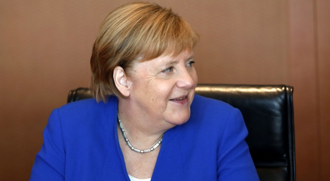 Германската канцлерка Ангела Меркел замина днес на тридневно посещение в