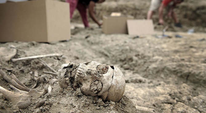 Скелетни останки на поне трима души са били открити в