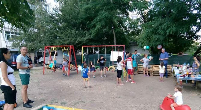 В Плевен бе открита нова детска площадка, дело на граждани