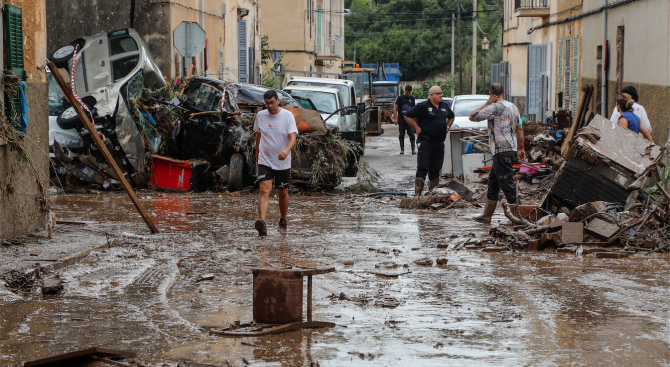 Наводненията в Югоизточна Испания взеха днес трета жертва, съобщиха испанските