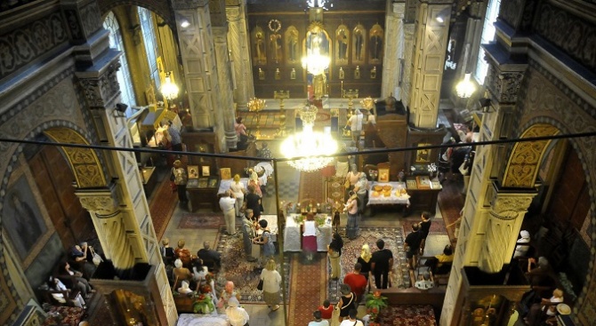 На 14 септември Православната църква почита църковния празник Въздвижение на