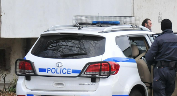 Полицаи от Второ Районно управление при СДВР са задържали дилър