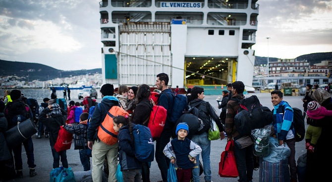 Почти 9300 бежанци и мигранти са пристигнали в Гърция през