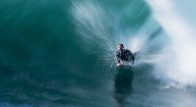 Дрон засне акула, приближаваща сърфист, на плаж в Австралия, предава
