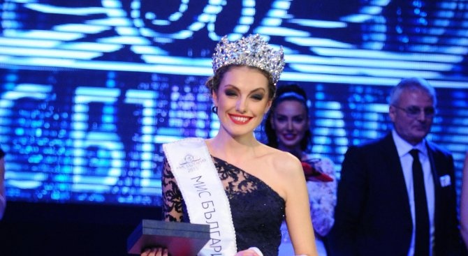 Носителката на титлите "Мис България 2015" и "Мис Планет 2016"