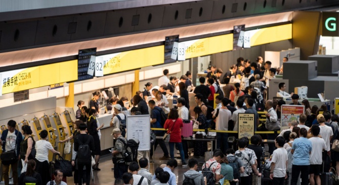 Японските авиокомпании отмениха днес най-малко 204 вътрешни полета заради приближаването