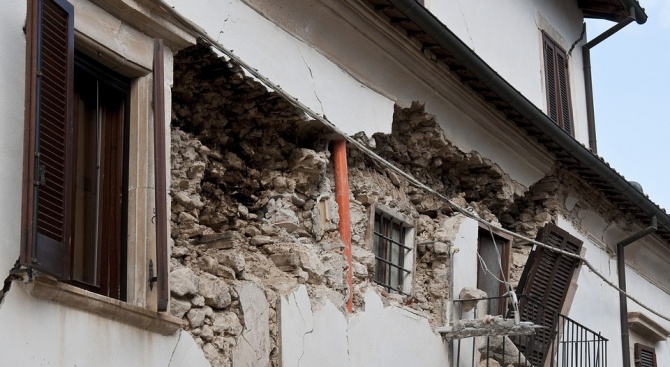 Над 100 души са пострадали при силните земетресения, регистрирани вчера
