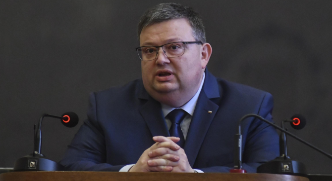 Главният прокурор Сотир Цацаров внесе искане Върховният касационен съд да