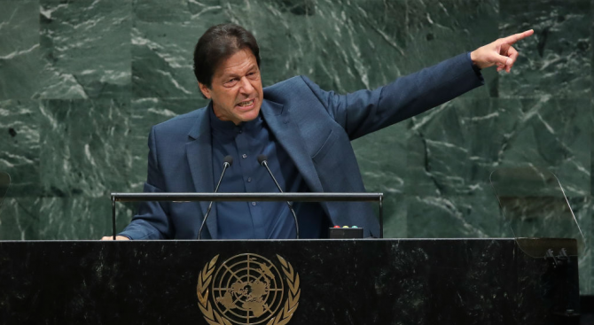 Пакистанският министър-председател Имран Хан порица днес суровите мерки на Индия
