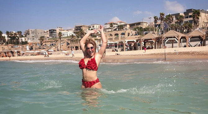 Попфолк певицата Рени отпразнува настъпването на Нова година в Израел.