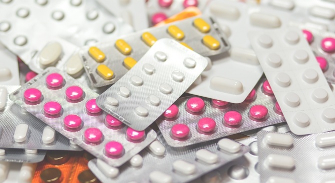 Голям брой таблетки от медикамент, забранен за свободна продажба, са