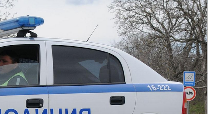 Полицаи от участъка в Любимец задържаха мъж, превозвал хербициди. Това