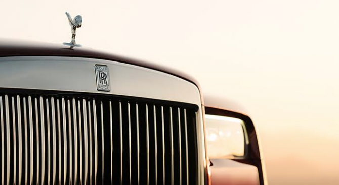 Ролс Ройс е емблема за класа и лукс при автомобилите.