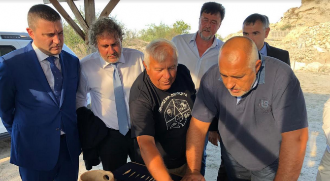 Министър-председателят Бойко Борисов е в Провадия, където разглежда праисторическия солодобивен