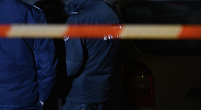 Жена беше намерена простреляна в колата си снощи в София.