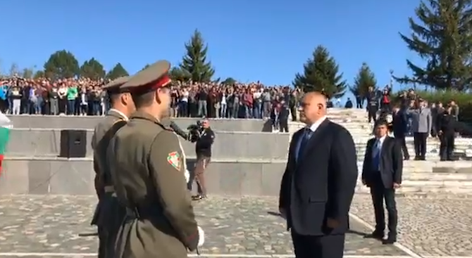 Премиерът Бойко Борисов бе посрещнат тържествено в Националния военен университет
