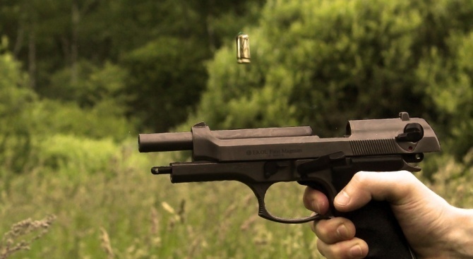 42-годишен мъж е стрелял с газов пистолет в Бургас. Това