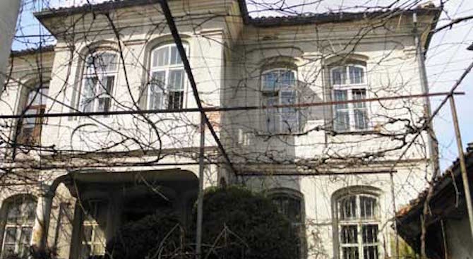 Официалното откриване на възстановената къща "Иван Грозев" в Карлово ще