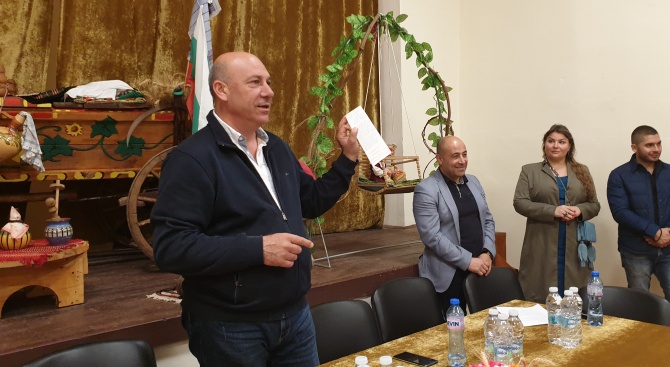Кандидатът за кмет на Поморие от ГЕРБ Иван Алексиев продължа