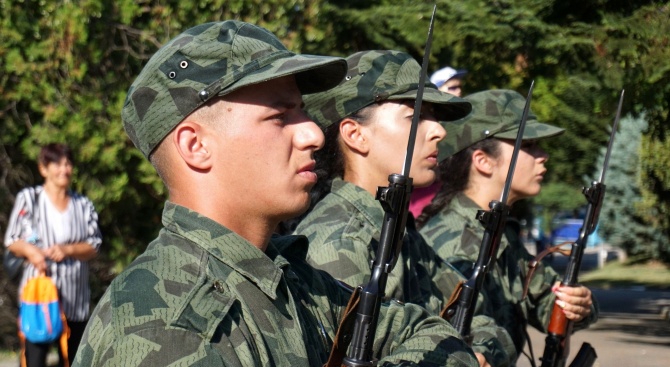 Възможностите за постъпване на работа в Българската армия ще бъдат