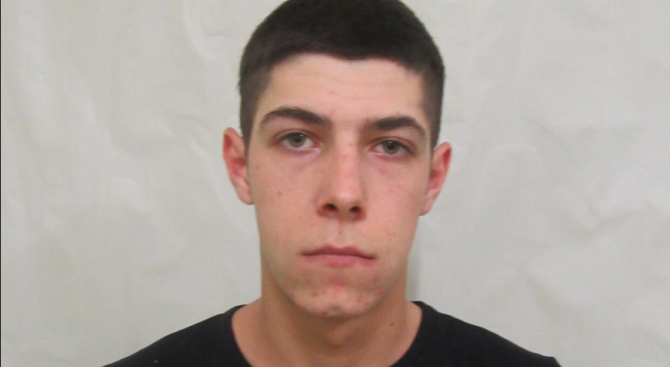 Криминалисти установиха и задържаха 18-годишния Мартин Шахънски, който в нощта