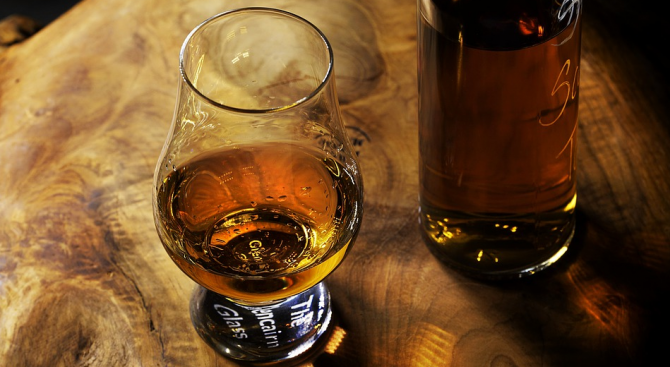 Аукционна къща „Сотбис“ продаде бутилка уиски за почти 2 млн.