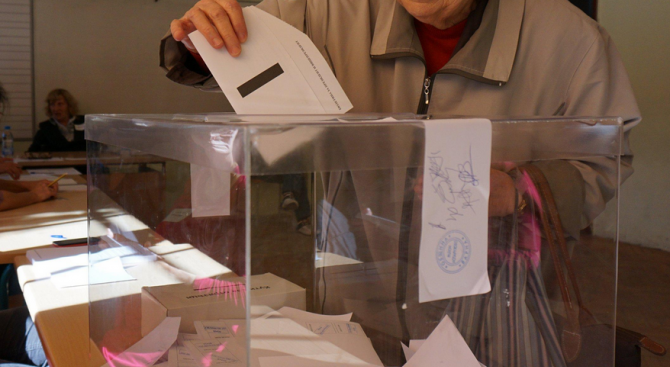 Всички изборни секции в община Хасково отвориха и започнаха навреме