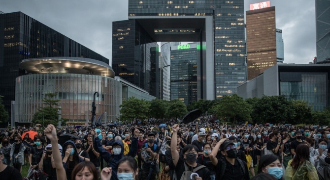 Хонконг изпадна в рецесия и най-вероятно няма да постигне икономически