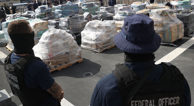 Близо един тон кокаин беше открит и конфискуван в Коста