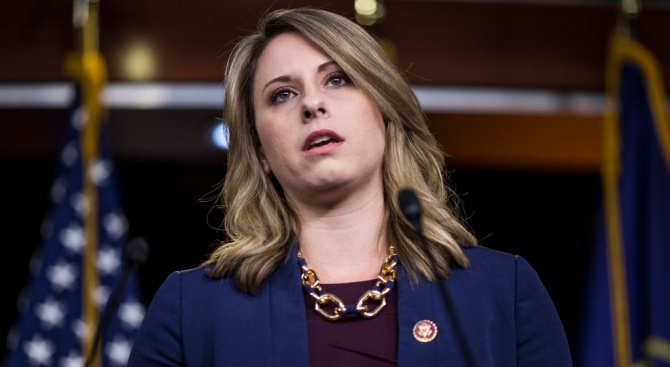 Американската конгресменка Кейти Хил подаде оставка от Камарата на представителите