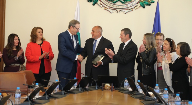 ​Министър-председателят Бойко Борисов бе отличен със специалната награда „Факла на