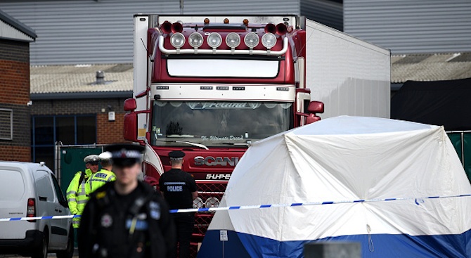Британската полиция обяви, че преследва двама братя от Северна Ирландия